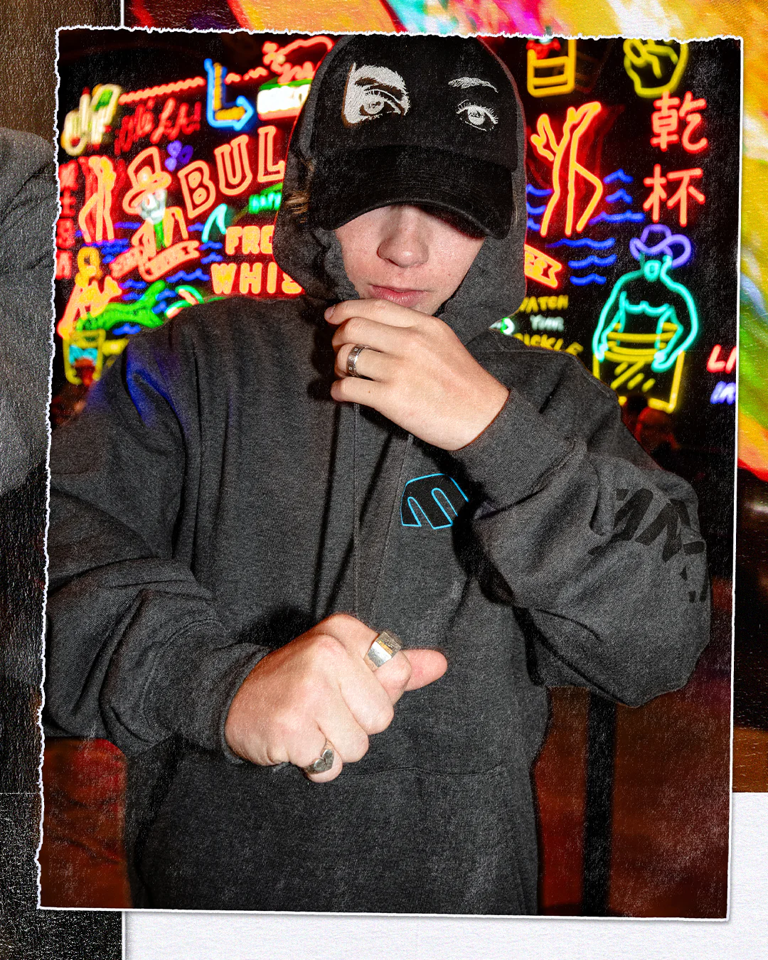 1885-screaming-hand-pullover-charcoal-1.webp