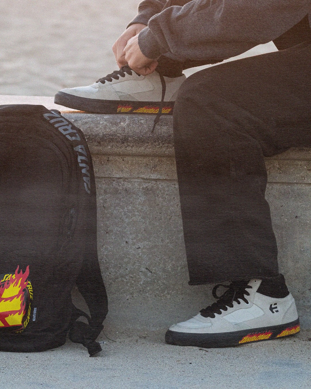 1994-santa-cruz-flame-fader-backpack-black-1.webp