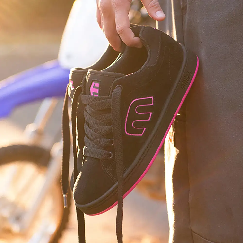 3179-callicut-womens-black-pink-1.webp