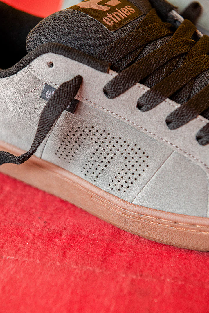 334-kingpin-grey-black-gum-1.webp