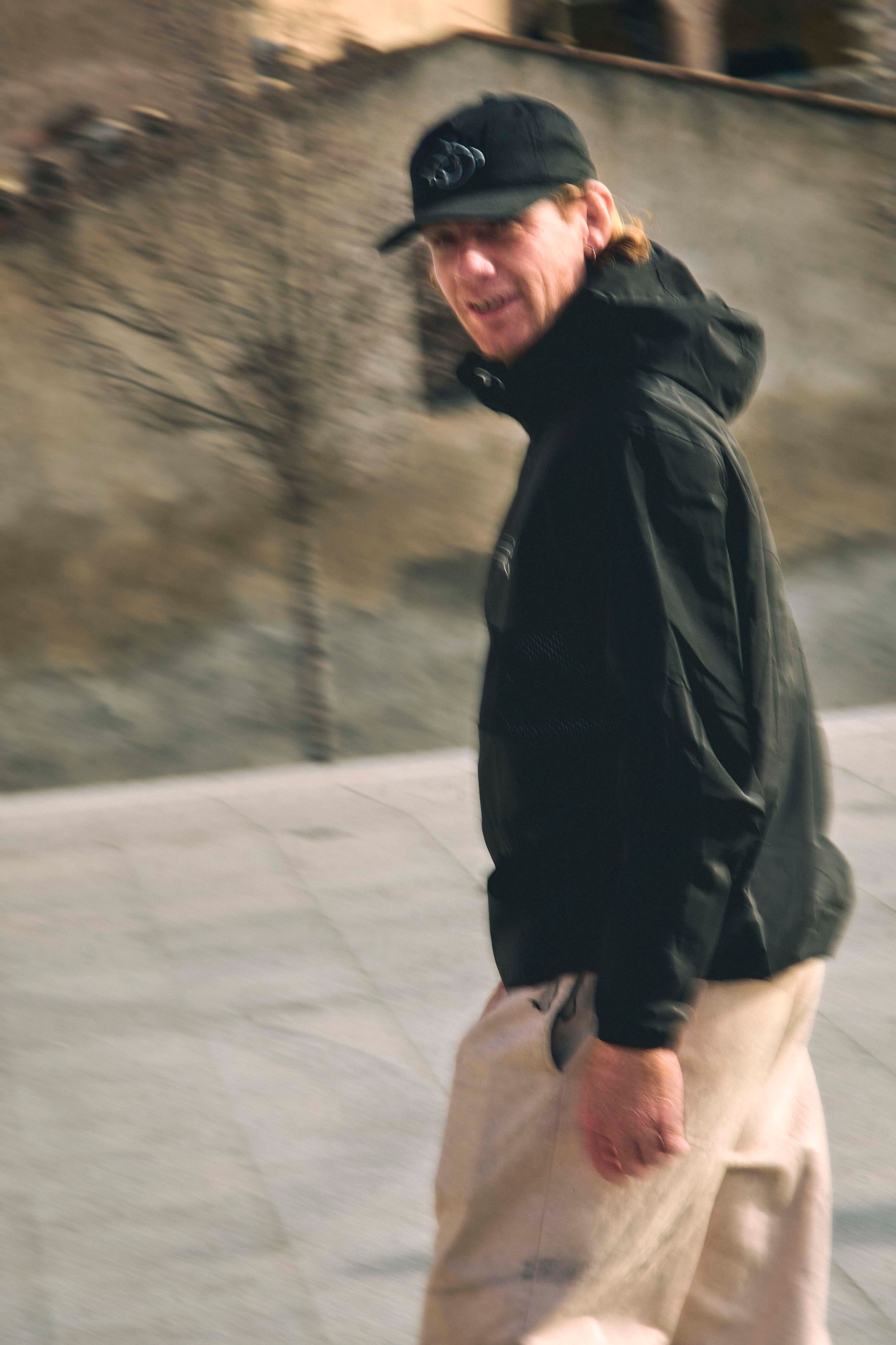 3543-sour-solution-anorak-black-1.webp