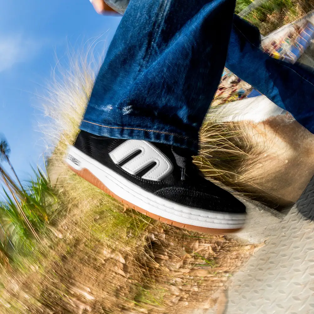 4209-locut-white-black-gum-1.webp